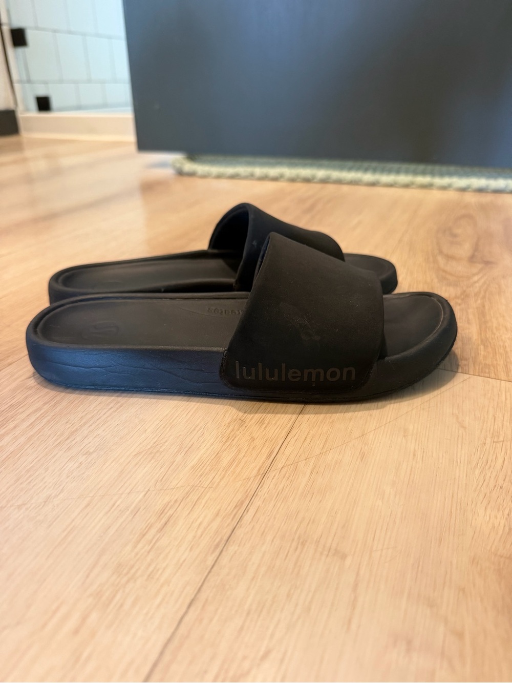 Lululemon Restfeel Slides